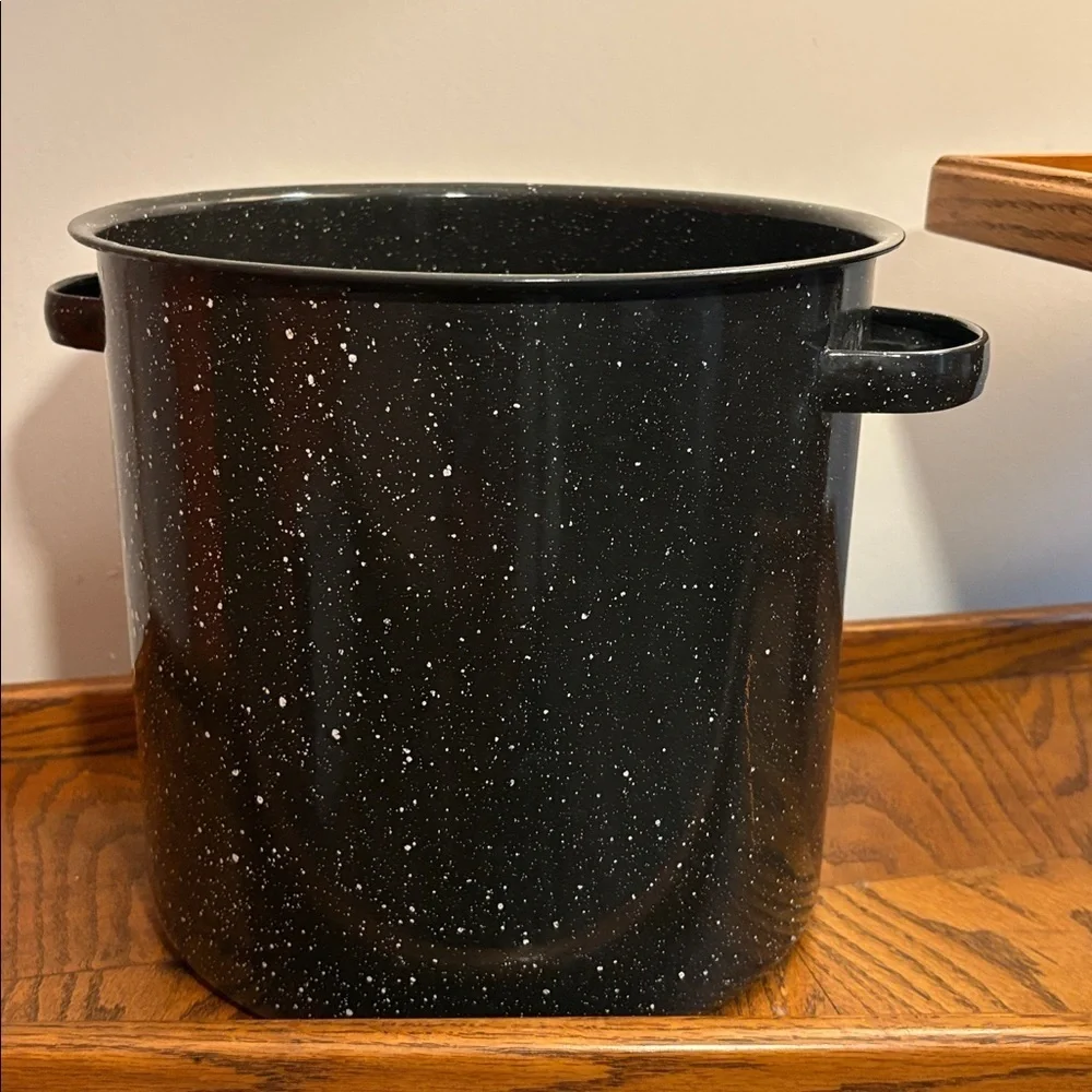 Vintage Enamel Extra Large Crab Boiling Pot Seafood Boil or Canning / Stock Pot
